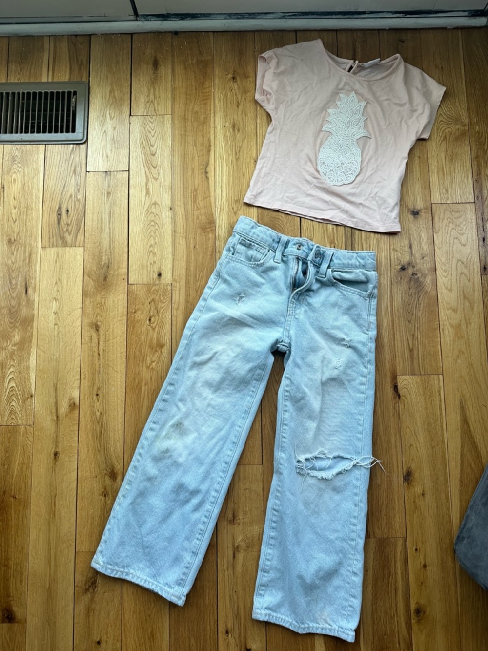 Chloé Girls Pineapple Lace Top & Old Navy Baggy Wide Leg Jeans Set - Picture 2 of 12